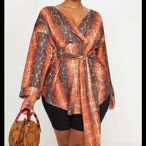 ❄️❄️ Like new PRETTYLITTLETHING 22 Orange Snakeskin Blouse